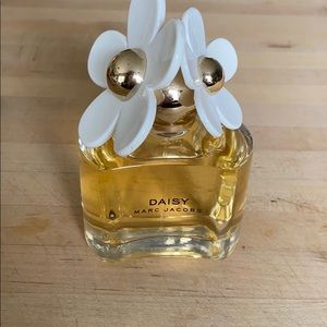 Marc Jacobs Daisy perfume